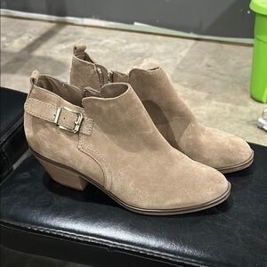Women’s size 9 booties